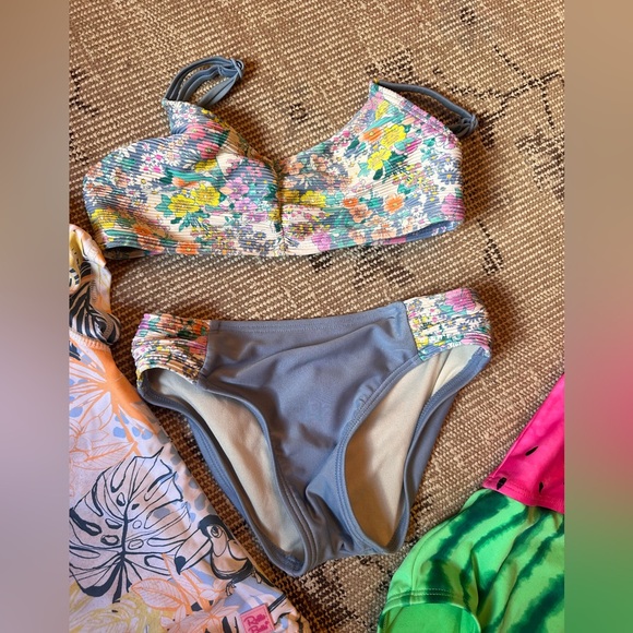 4 separate girls swimsuits all size 6 - Picture 4 of 5